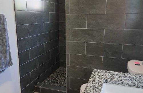 Waukegan Apartment | Cozy 1-bedroom, WiFi, AC/Heat, in Waukegan, five minutes from Lake Michigan