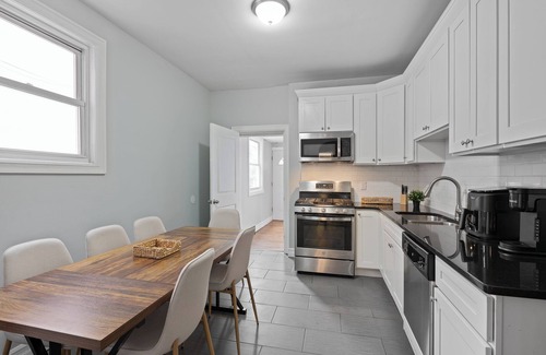 Jersey City House | Cozy 1 Fam Home - 10 mins NYC