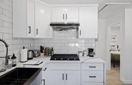 Garden Grove Apartment | Cozy 1bd 1ba Sleeps 3 Close to Disney