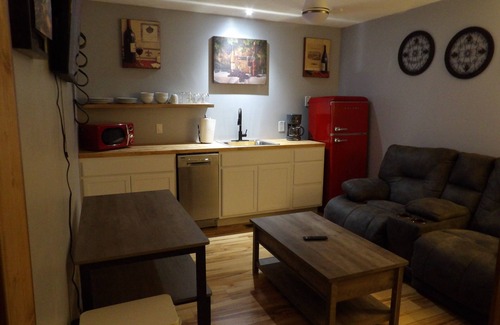 Nitro Apartment | Cozy 1BR Apt in Nitro, WV. Ideal for solo traveler, couples, or business guests
