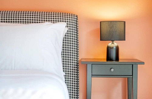 Waterloo Apartment | Cozy 1BR Apt Waterloo 3 Guests