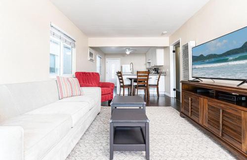 West Newport House | Cozy 1Br Beach Retreat W Balcony & Bbq One Block From Sand By Beachview Rentals