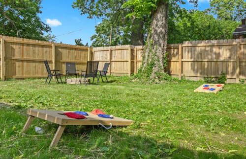 Shelby Park Apartment | Cozy 1st-Floor Flat 2BR Backyard Free Parking