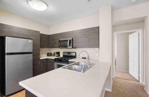 Anaheim Resort Apartment | Cozy 2-BD/2BA Apt! 5Mins to Disney! Angel stadium! Honda Center! The Outlets!