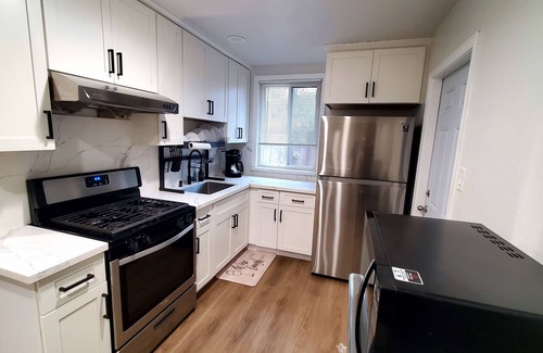 Concord House | Cozy 2 bdr unit in the center of East bay