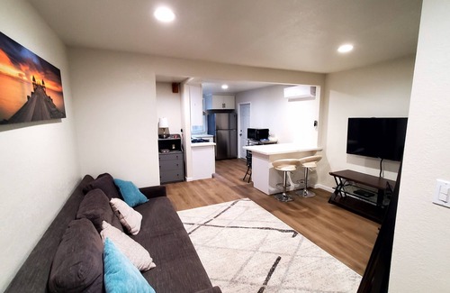 Concord House | Cozy 2 bdr unit in the center of East bay