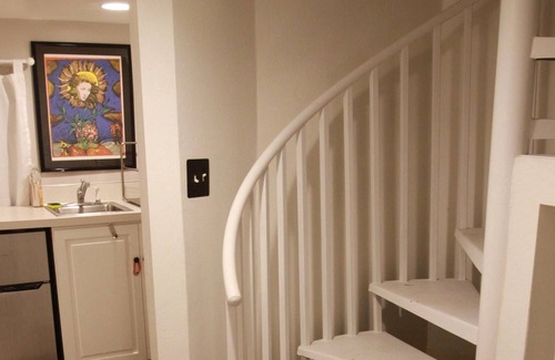 Hosford-Abernethy Apartment | Cozy 2 bdrm apt, walk to literally everything!