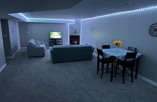 Woodslee Apartment | Cozy 2 Bdrm, Lounge w fpl, Kitchenette, TV, Wi-Fi