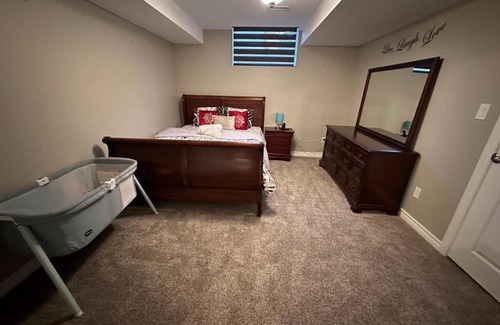 Woodslee Apartment | Cozy 2 Bdrm, Lounge w fpl, Kitchenette, TV, Wi-Fi