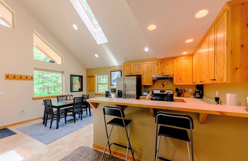 Warnick House | Cozy 2 Bed/2 Bath with sauna, perfect for small families