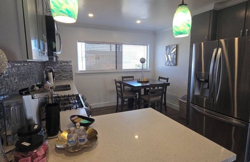 Hawthorne Apartment | Cozy 2-bedroom apartment in charming Hawthorne