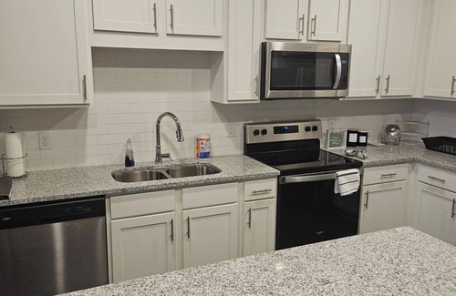 Clarkdale Apartment | Cozy 2-bedroom apartment in terrific Atlanta location with fitness room, WiFi