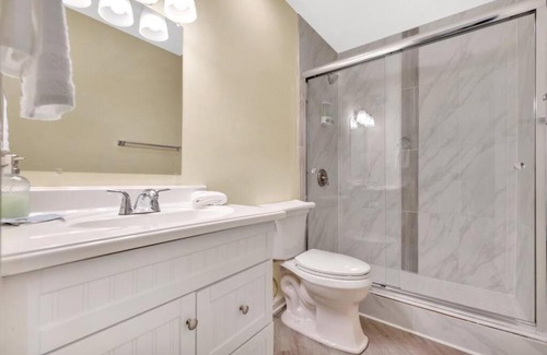 Charlotte House | Cozy 2 Bedroom Duplex In Charlotte, Jacuzzi, Sleeps 6 plus 2