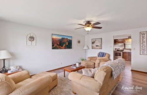 Bourbonnais House | Cozy 2 bedroom home steps from ONU W/King bed & fenced in back yard.