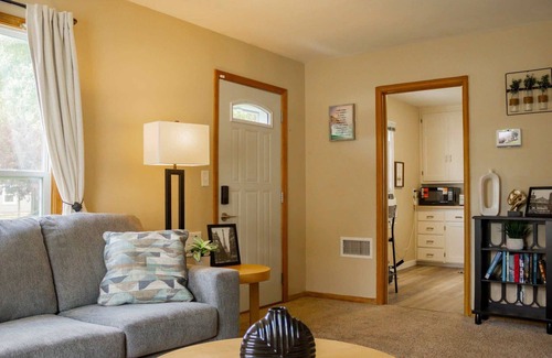 Lind-Bohanon House | Cozy 2-bedroom house