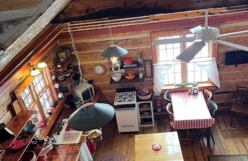 Nemo Cabin | Cozy 2 bedroom rustic cabin, once long ago, a BARN, today called BARNHOUSE…!