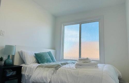 Southeast Edmonton House | Cozy 2 Bedroom Suite Pet Friendly Garage