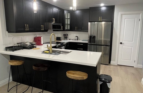 Cannifton House | Cozy 2-bedroom townhome in amazing Belleville with AC, WiFi