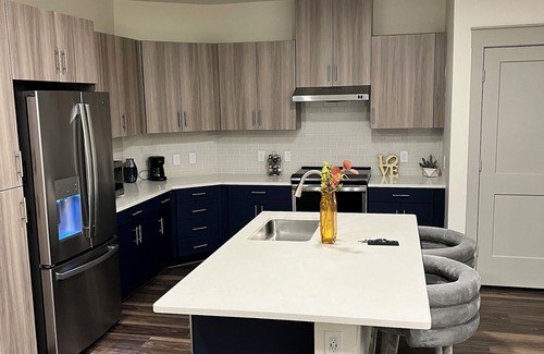 Addison Apartment | Cozy 2- bedroom with Smart TV’s, AC, WiFi, huge pool in amazing Area of Addison