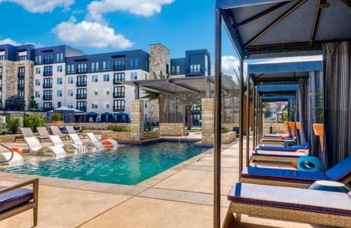 Addison Apartment | Cozy 2- bedroom with Smart TV’s, AC, WiFi, huge pool in amazing Area of Addison