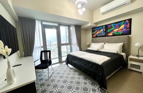 Bonifacio Global City Apartment | Cozy 2 Bedrooms in BGC with Balcony Bathtub 600Mbps