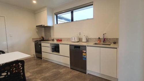 Hamilton House | Cozy 2- Bedrooms Unit In Hamilton