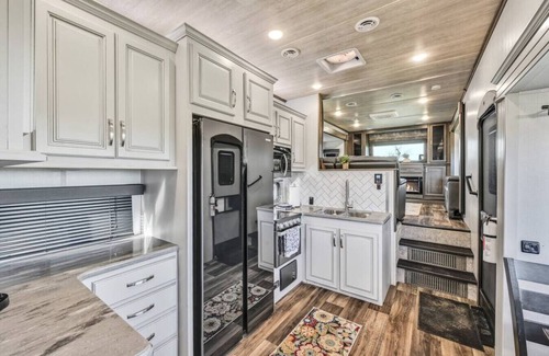 Pine Grove House | Cozy 2-Guest RV on Nature Farm