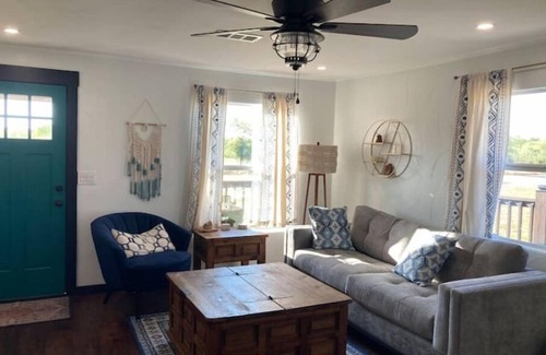 Del Valle House | Cozy 2br-1ba 10min from Airport