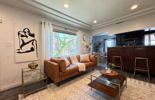View Park-Windsor Hills House | Cozy 2BR Gem Near LAX, SoFi Stadium & The Forum - MK1