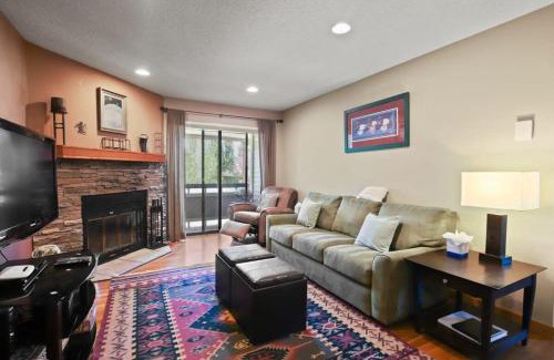 Peak 8 House | Cozy 2BR in Heart of Breckenridge with Ski Access