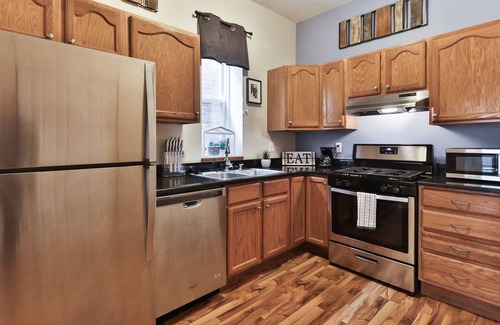 Shaw Apartment | Cozy 2BR near Missouri Botanical Shaw Garden