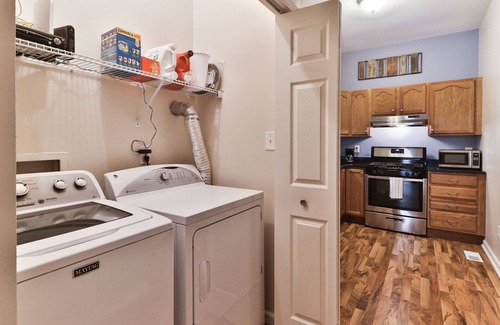 Shaw Apartment | Cozy 2BR near Missouri Botanical Shaw Garden