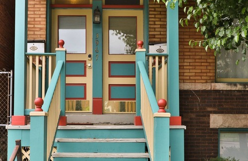 Shaw Apartment | Cozy 2BR near Missouri Botanical Shaw Garden