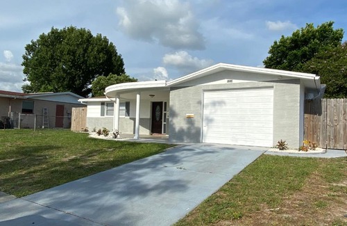 New Port Richey House | Cozy 3-bed home close to beautiful beaches.