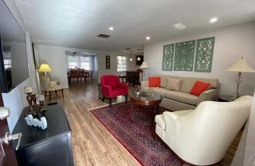 New Port Richey House | Cozy 3-bed home close to beautiful beaches.