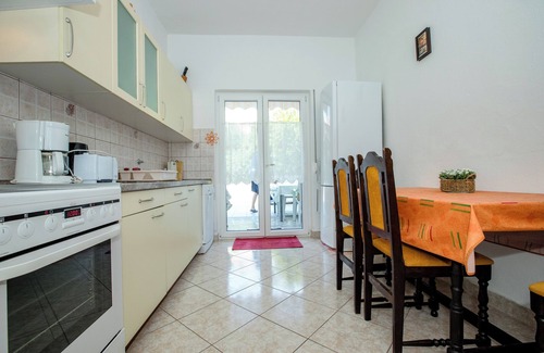 Rab Apartment | Cozy 3 Bedroom Apartment in Rab