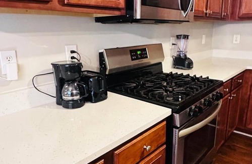 Palmetto House | Cozy 3-bedroom building in welcoming Palmetto with WiFi, AC