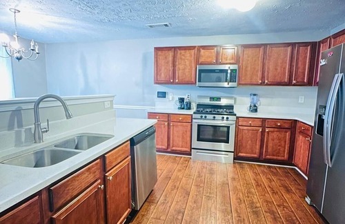 Palmetto House | Cozy 3-bedroom building in welcoming Palmetto with WiFi, AC