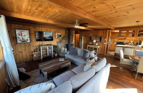 Julian Cabin | Cozy 3-bedroom cabin w breathtaking mountain views in charming Julian, WiFi, AC