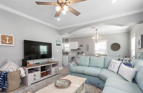 Ono Island Cottage | Cozy 3 Bedroom Cottage Located at Purple Parrott Village