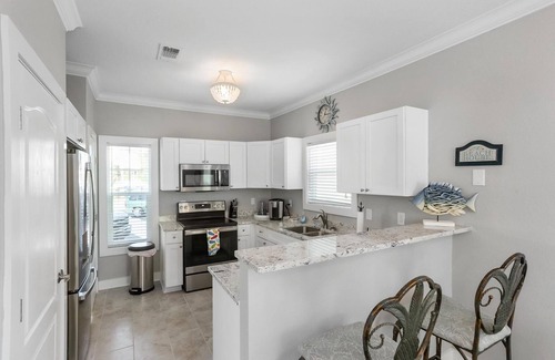 Ono Island Cottage | Cozy 3 Bedroom Cottage Located at Purple Parrott Village
