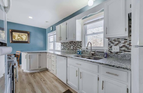 Oakdale House | Cozy 3BR Home in Oakdale with BBQ & Private Patio!