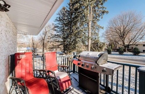Oakdale House | Cozy 3BR Home in Oakdale with BBQ & Private Patio!