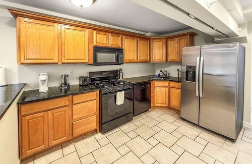 Old City Apartment | Cozy 3BR in Old City | Walk to Independence Hall