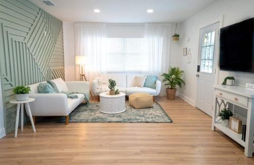 East Tampa House | Cozy 3br With Patio & Yard Near Ybor City