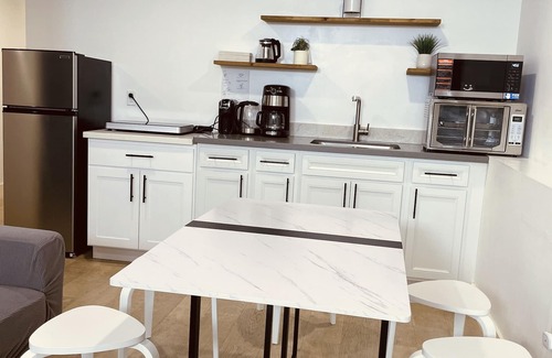 Silver Terrace House | COZY 3Br2Ba and a living room with Sunny patio