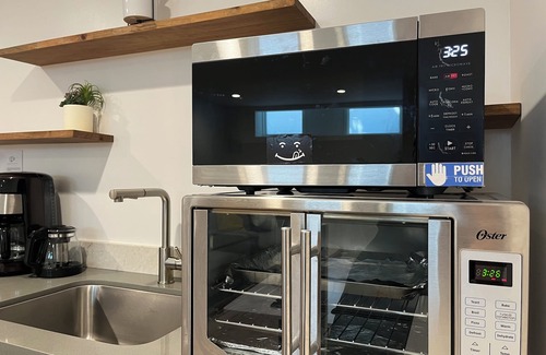 Silver Terrace House | COZY 3Br2Ba and a living room with Sunny patio