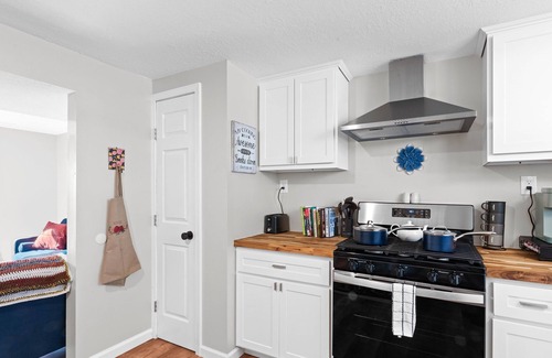 Weldon Spring Heights House | Cozy 4bd/1.5bth w/game room, short walk to wedding venue. Golf nearby too!