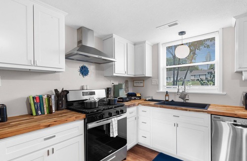 Weldon Spring Heights House | Cozy 4bd/1.5bth w/game room, short walk to wedding venue. Golf nearby too!