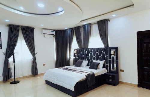 Port Harcourt Apartment | COZY 4BR Duplex shortlet Apartment 4mins to GRA